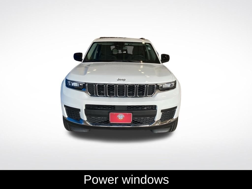 Used 2022 White Jeep Laredo image 13