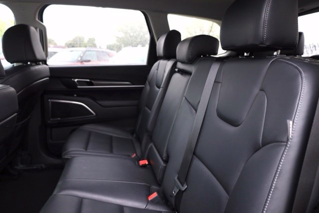Used 2025 Silver Kia LX image 33