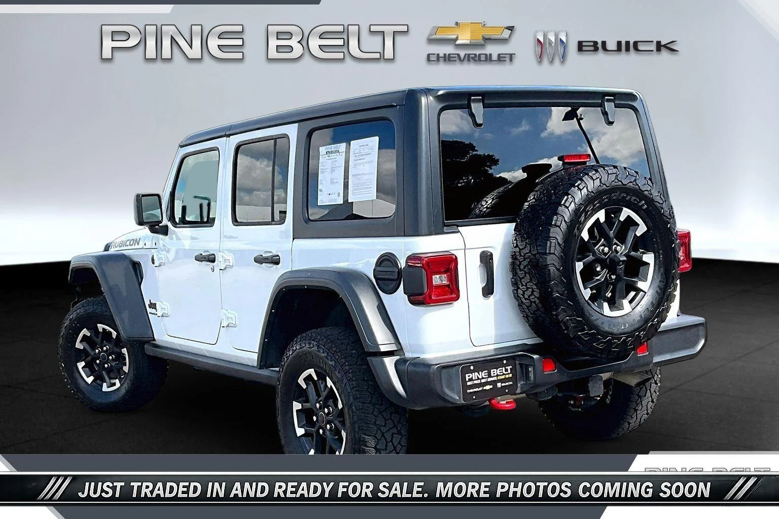 Used 2025 White Jeep 4-Door Rubicon 4x4 image 2