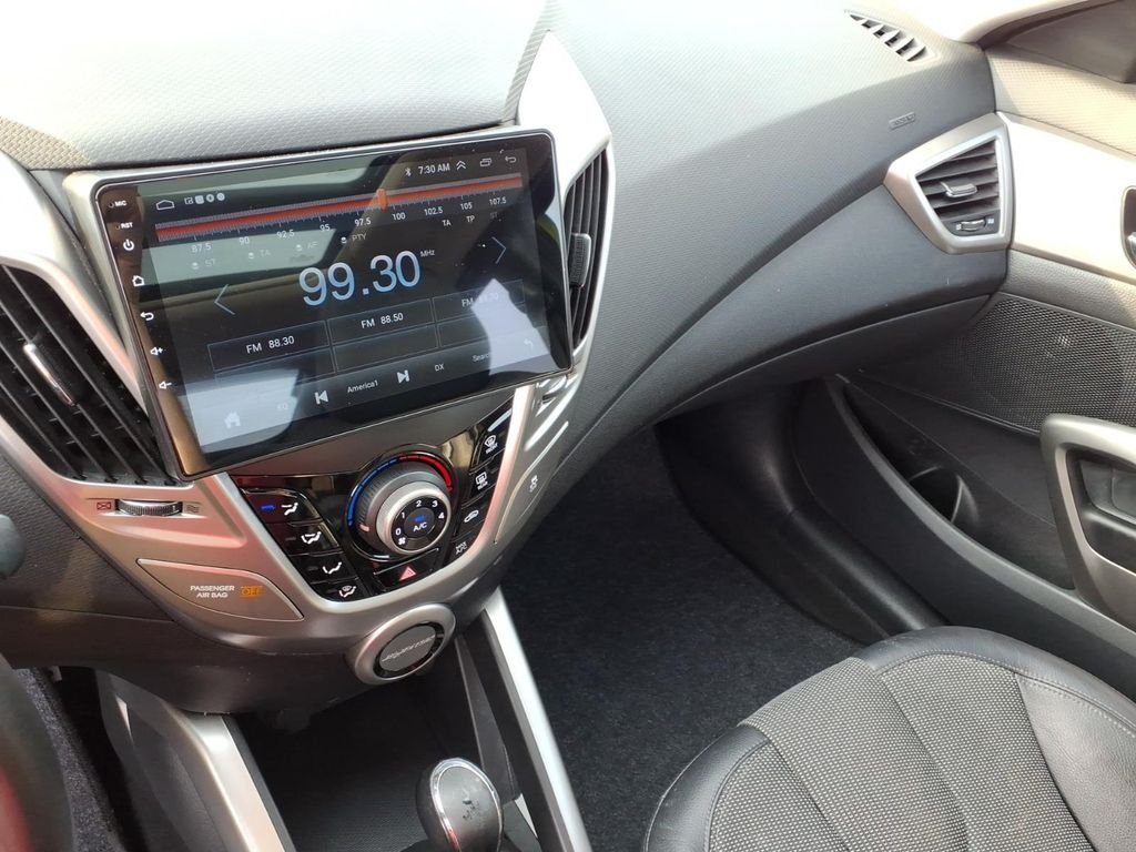 Used 2012 Electrolyte Green Hyundai Base image 6