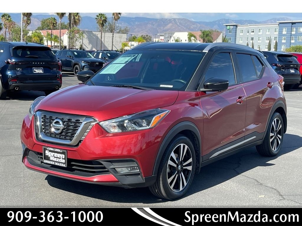 Used 2018 Cayenne Red/Super Black Nissan SR image 1