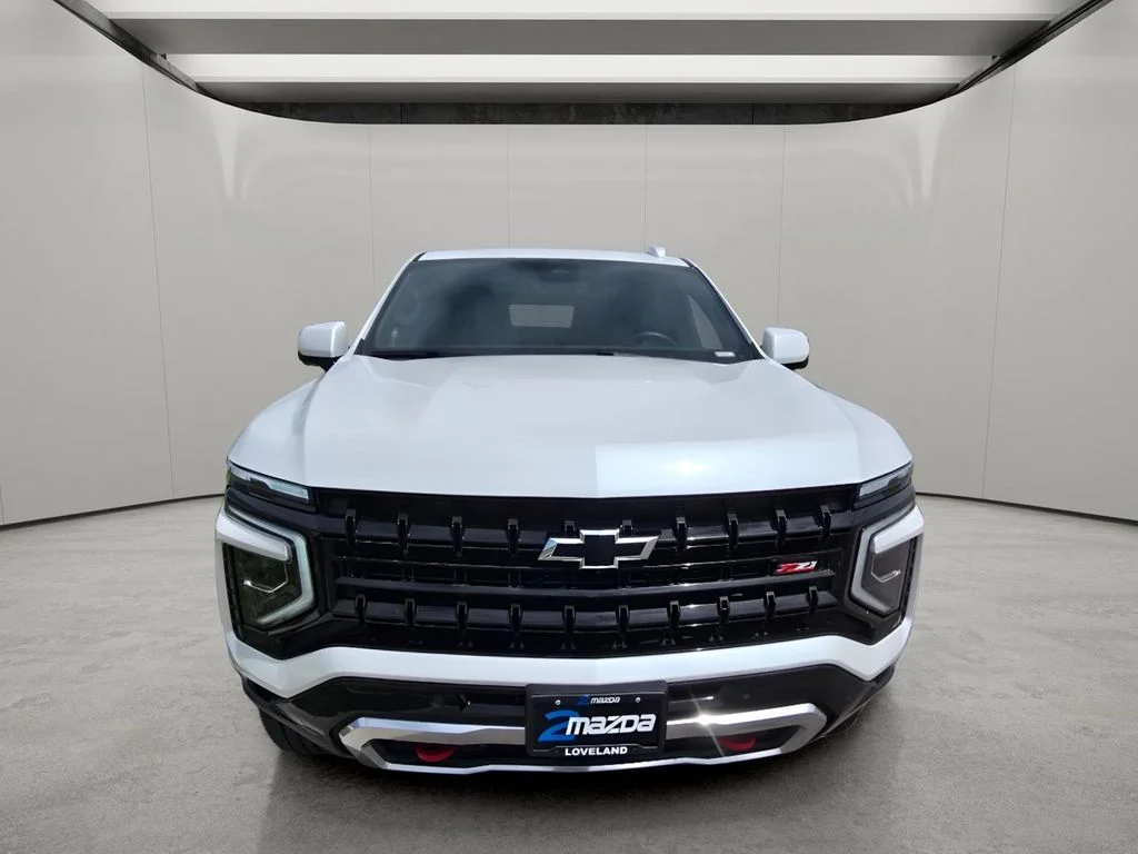 Used 2025 Iridescent Pearl Tricoat Chevrolet Z71 image 8