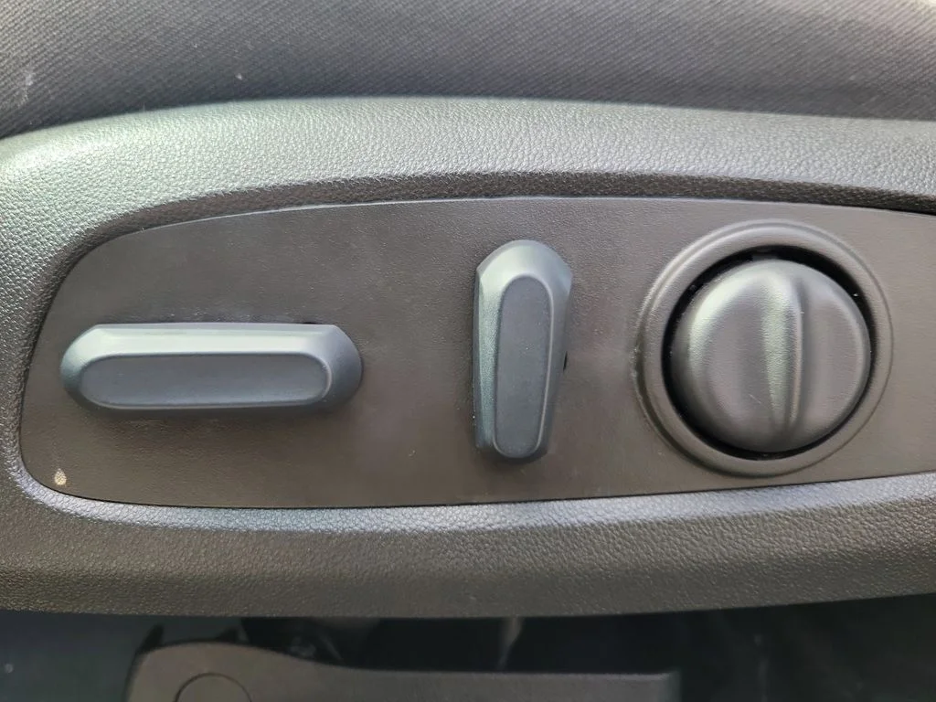 Used 2022 White Chevrolet LT image 17