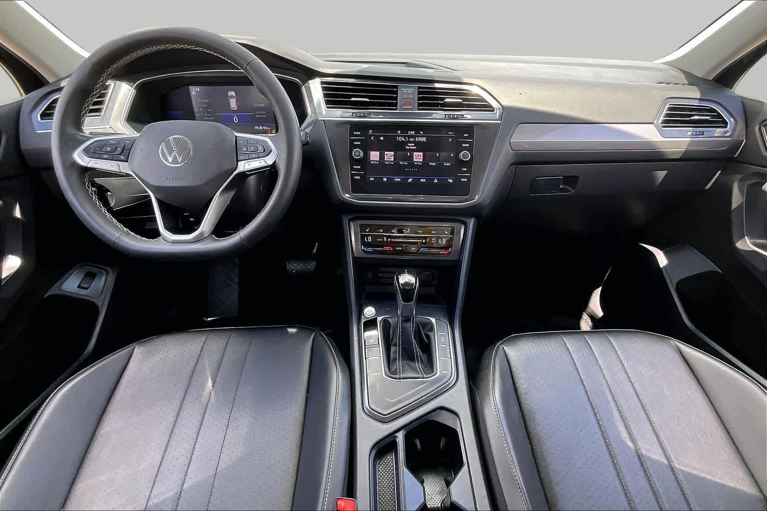 Used 2022 Deep Black Pearl Volkswagen SE image 15