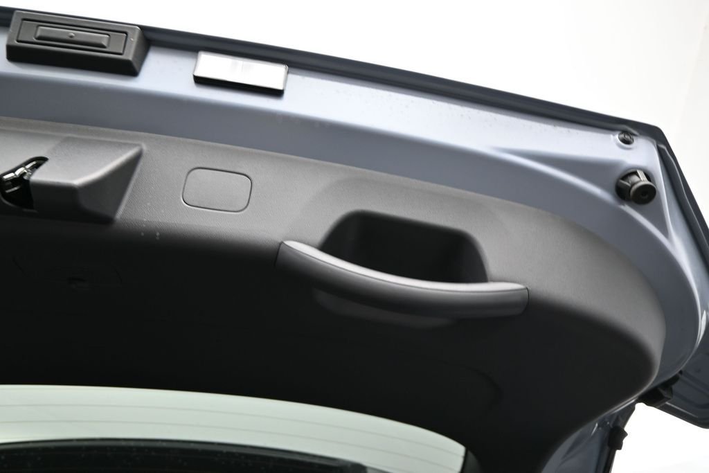 New 2027 Pale Gray Kia S image 18