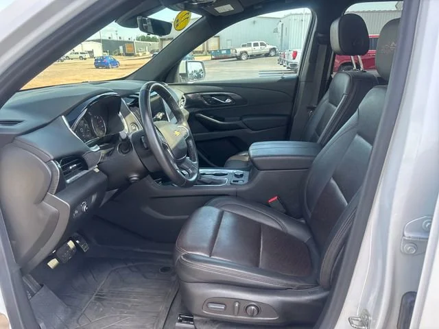 Used 2022 Iridescent Pearl Tricoat Chevrolet High Country image 12