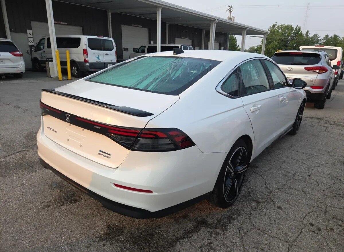 Used 2024 Platinum White Pearl Honda Sport image 3