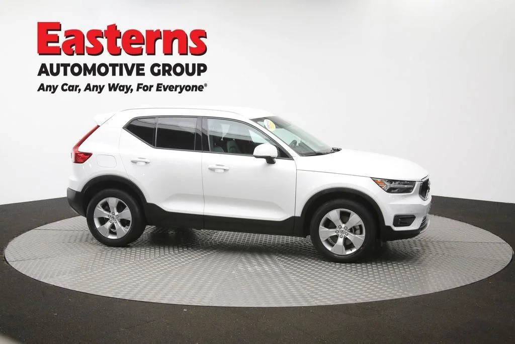Used 2022 White Volvo Momentum image 47