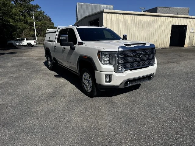 Used 2022 White GMC Denali image 3