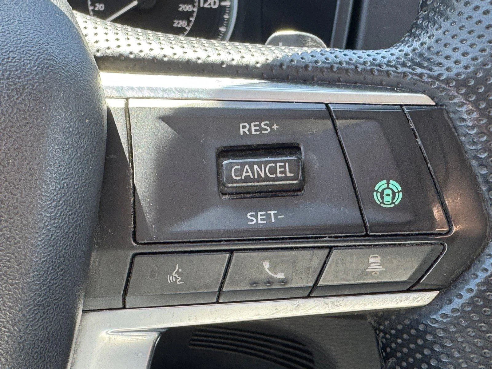 Used 2024  Mitsubishi SE image 23