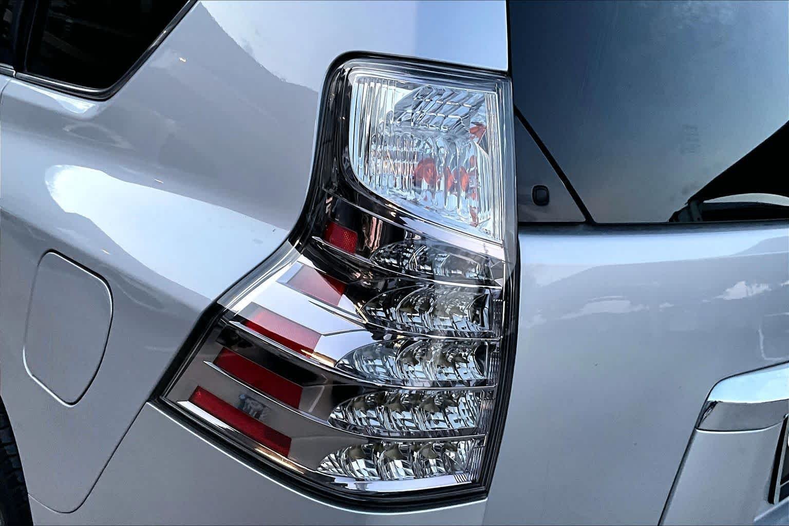 Used 2014 Tungsten Pearl Lexus Luxury image 30