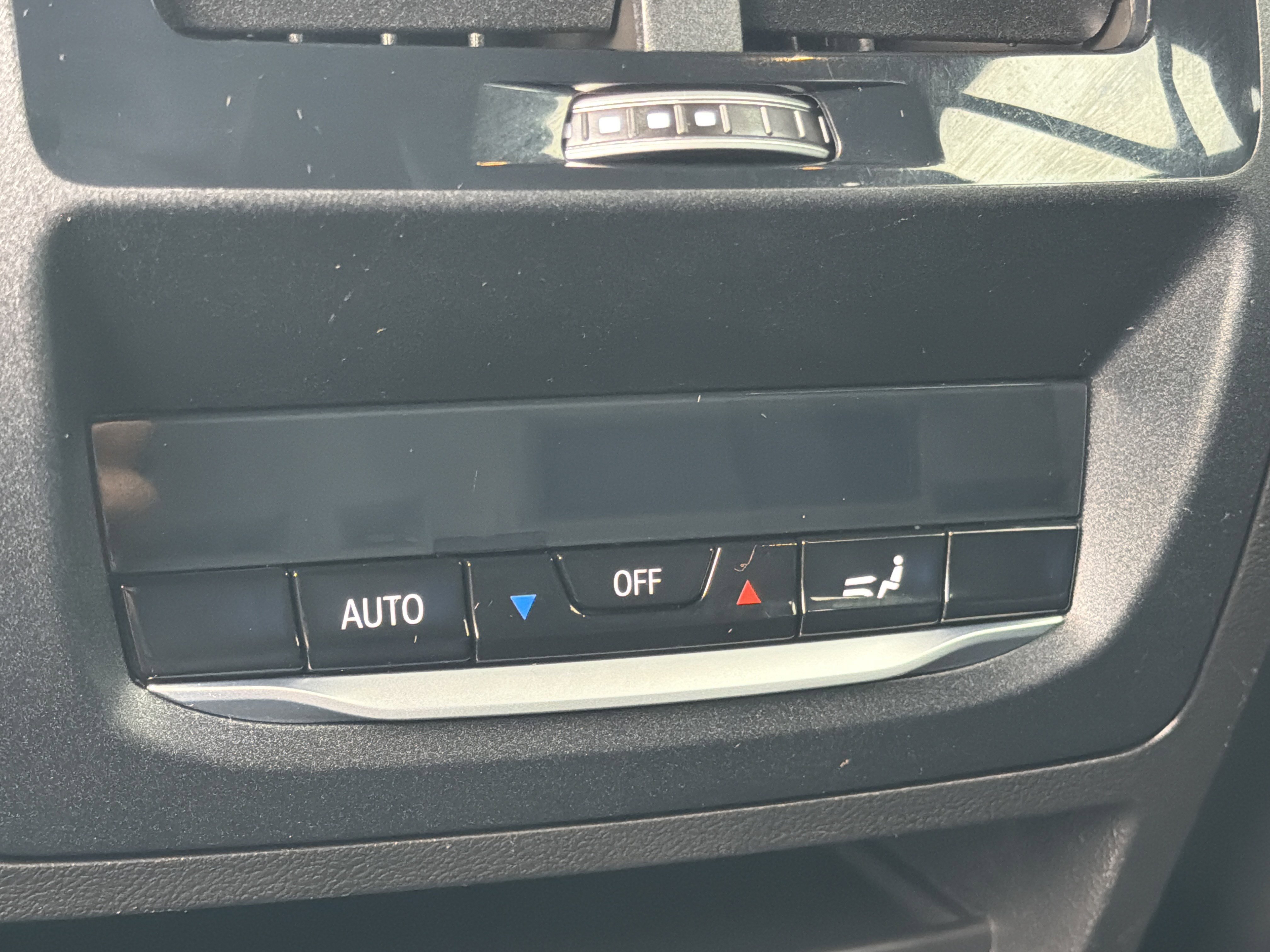 Used 2025 Mineral White Metallic BMW xDrive30i image 23