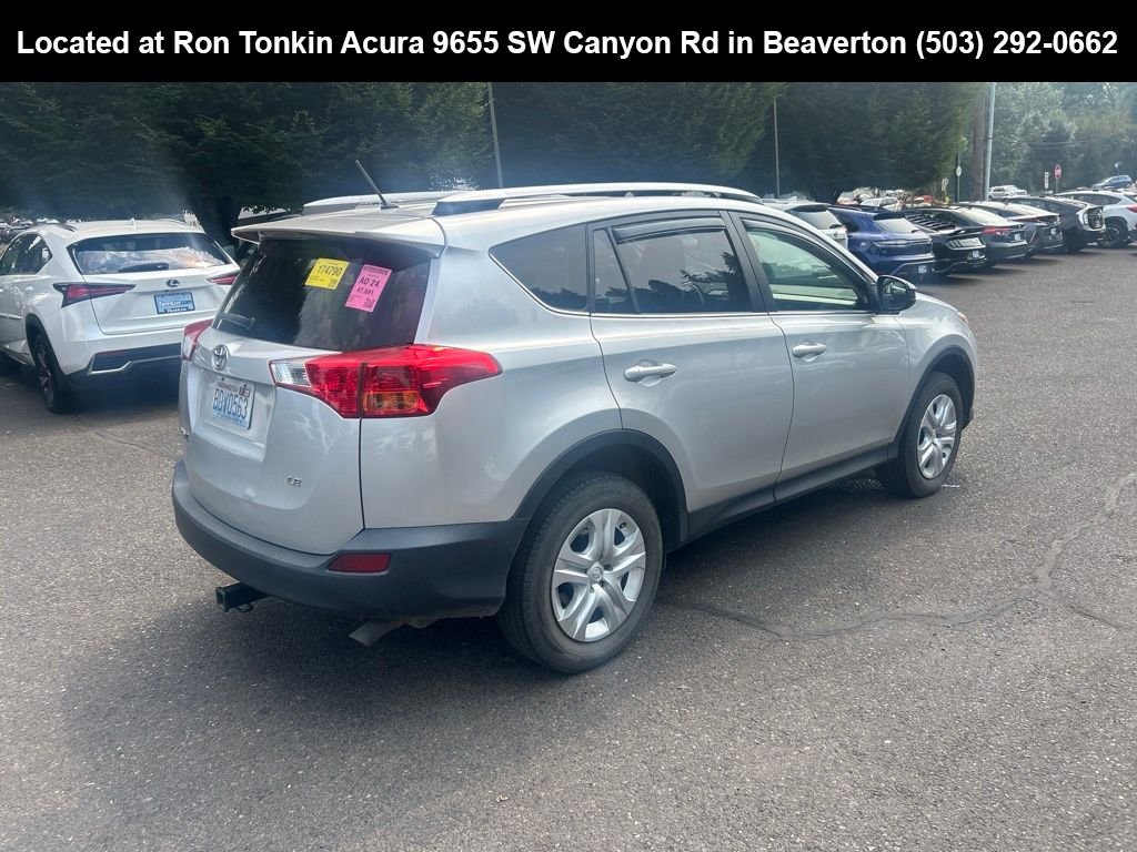 Used 2014 Classic Silver Metallic Toyota LE image 4
