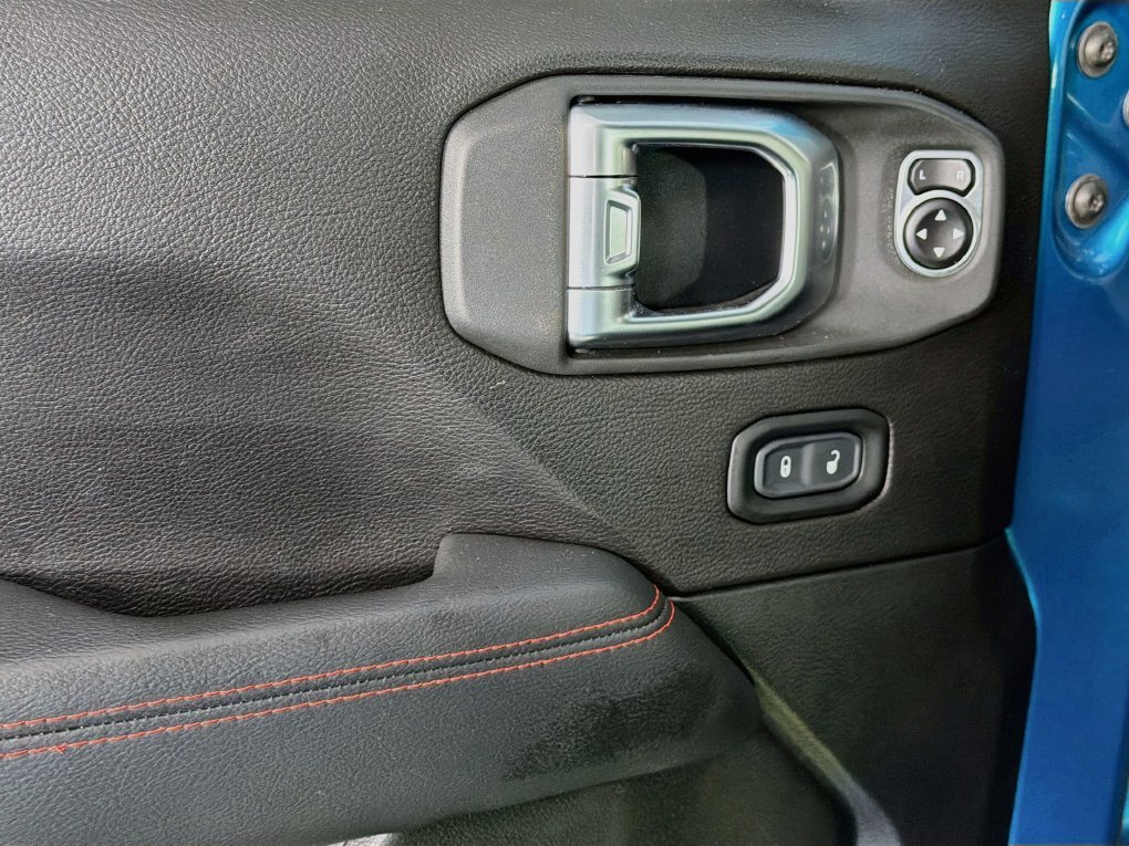 Used 2020  Jeep Rubicon image 22