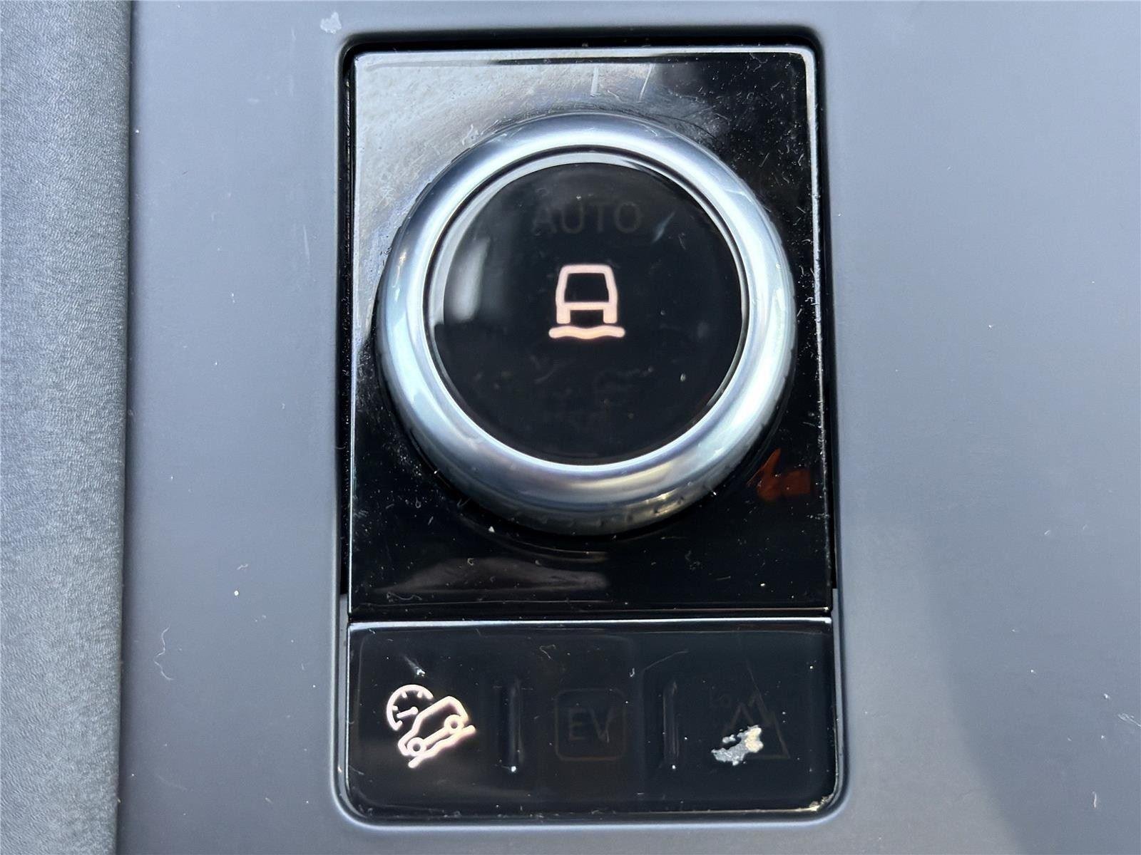 Used 2024 Fuji White Land Rover Dynamic SE image 18