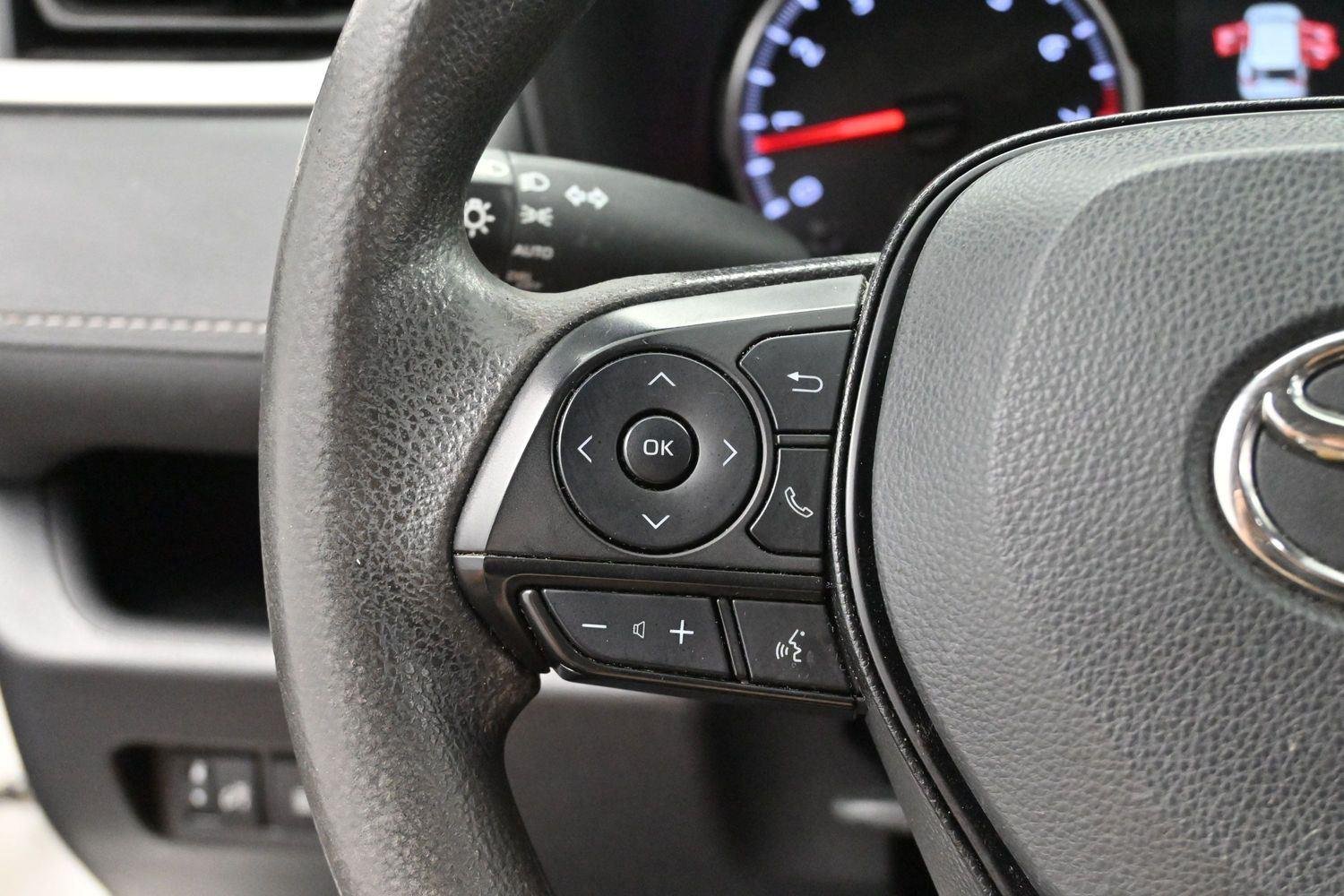 Used 2022 White Toyota XLE image 16
