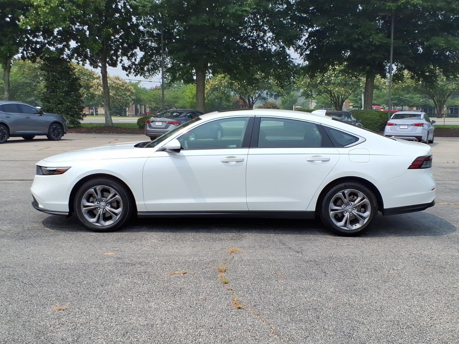 Used 2024 WHITE Honda EX image 3