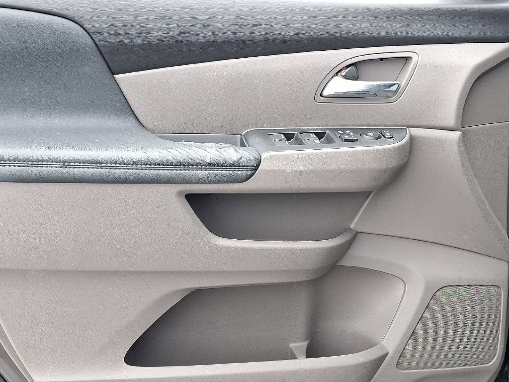 Used 2016 Gray Honda SE image 15