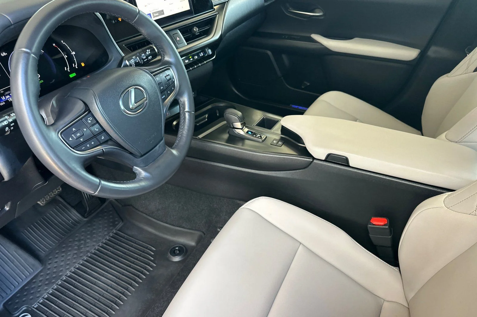 2025 Lexus UX Hybrid 300h - Photo 7