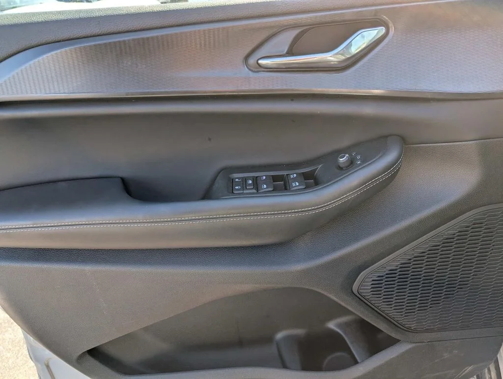 Used 2025 Silver Jeep Altitude image 13