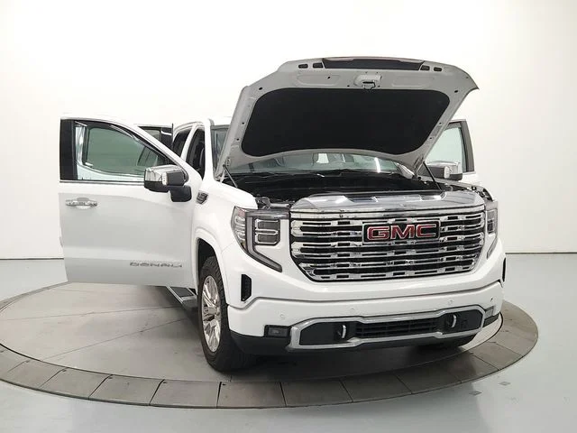 Used 2023 White GMC Denali image 11