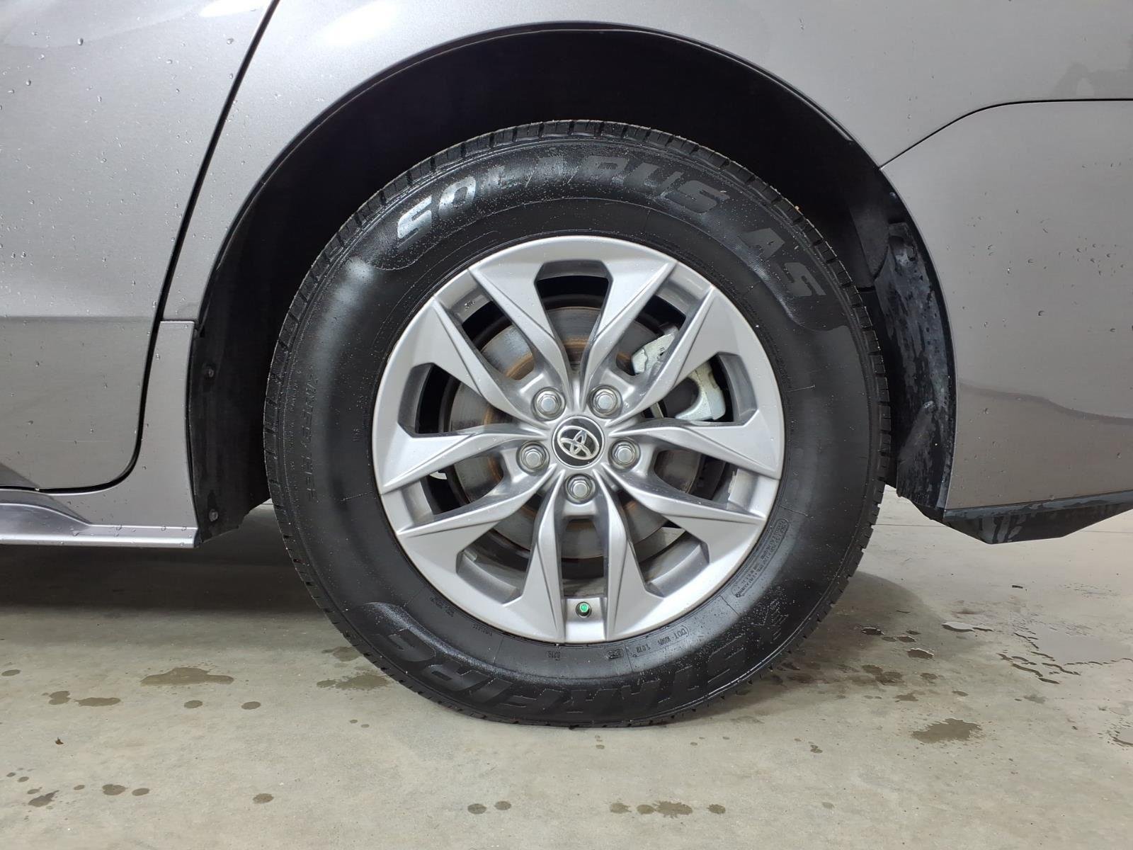 2024 Toyota Sienna XLE - Photo 14