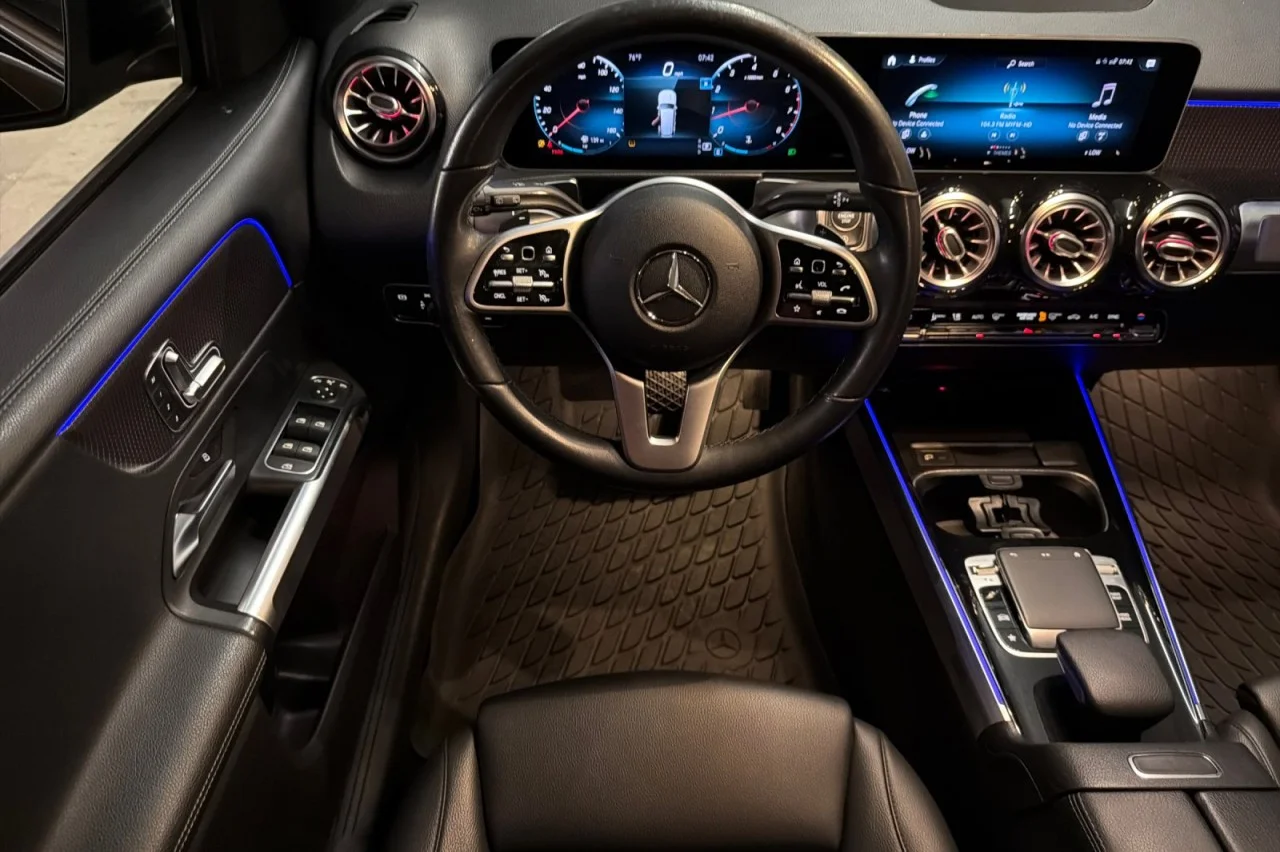 Used 2021 BLACK Mercedes-Benz GLB 250 image 13