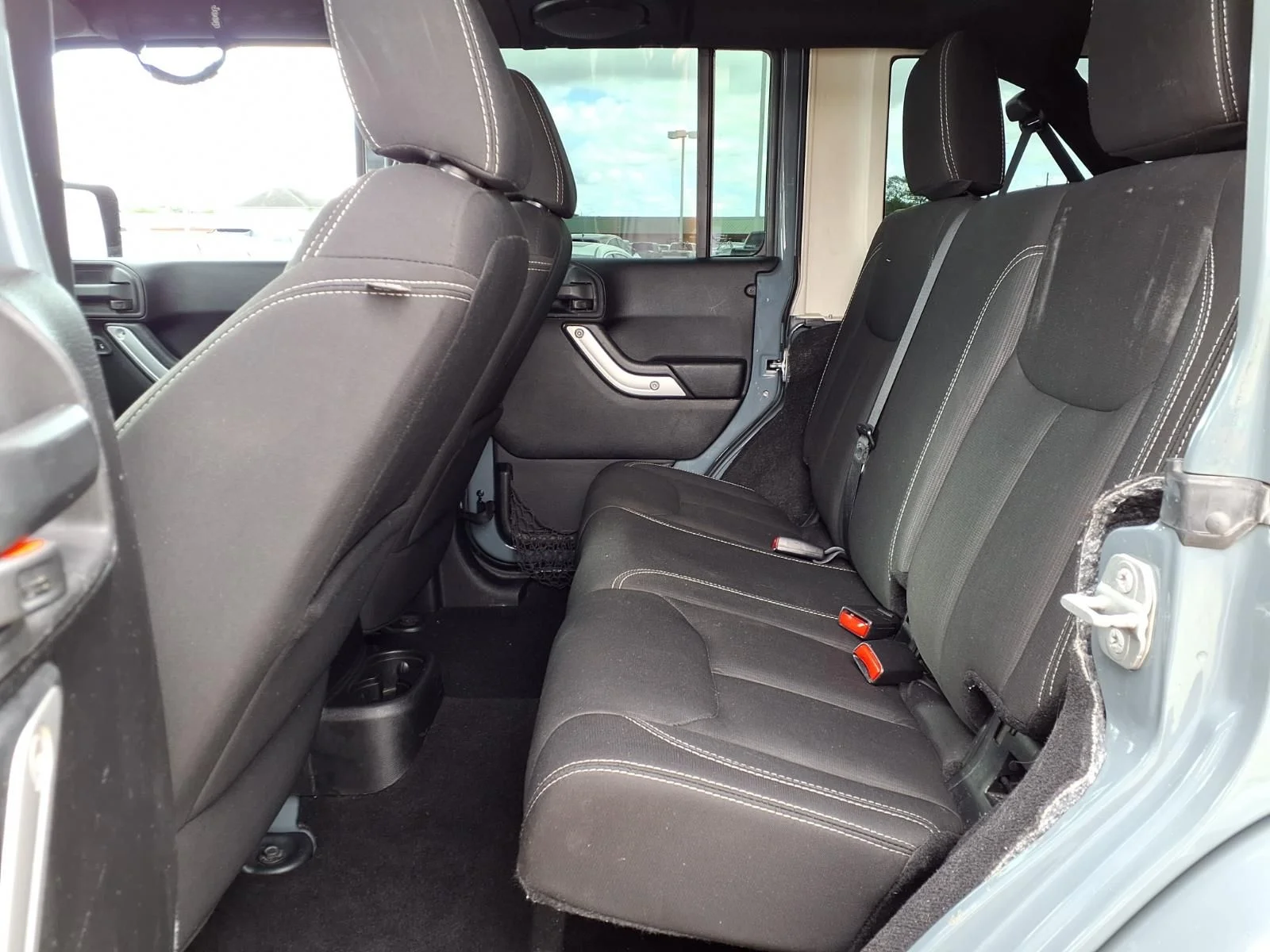 Used 2014 Gray Jeep Unlimited Sahara image 11