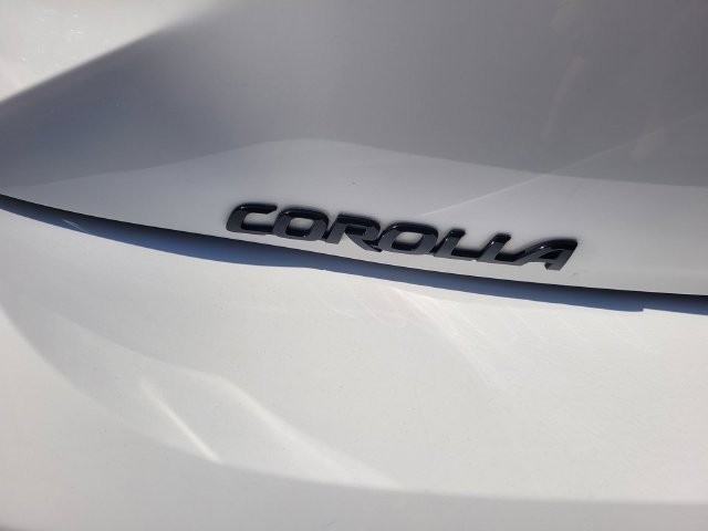 Used 2022 White Toyota SE Nightshade Edition image 10