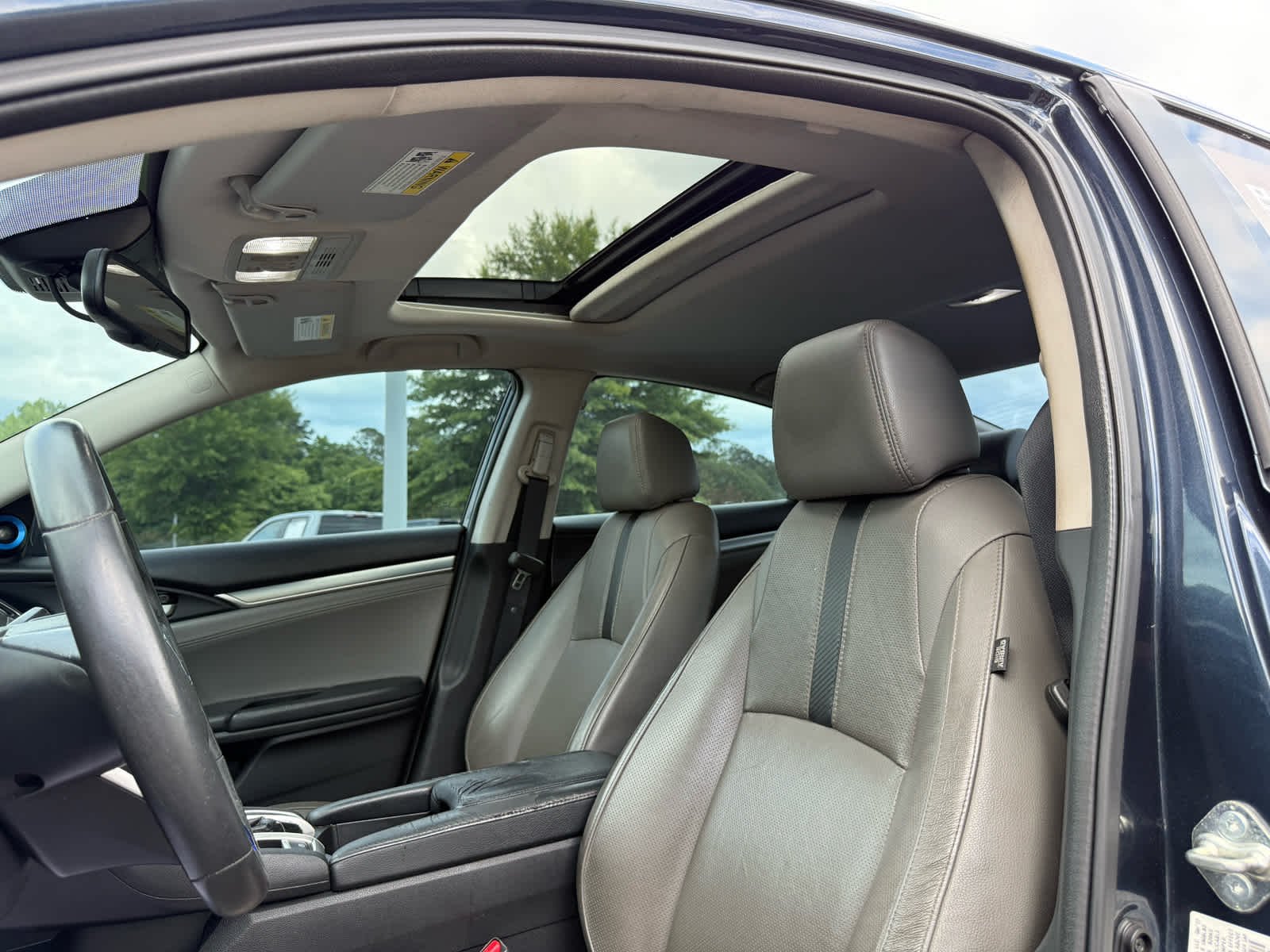 Used 2017 BLUE Honda Touring image 19