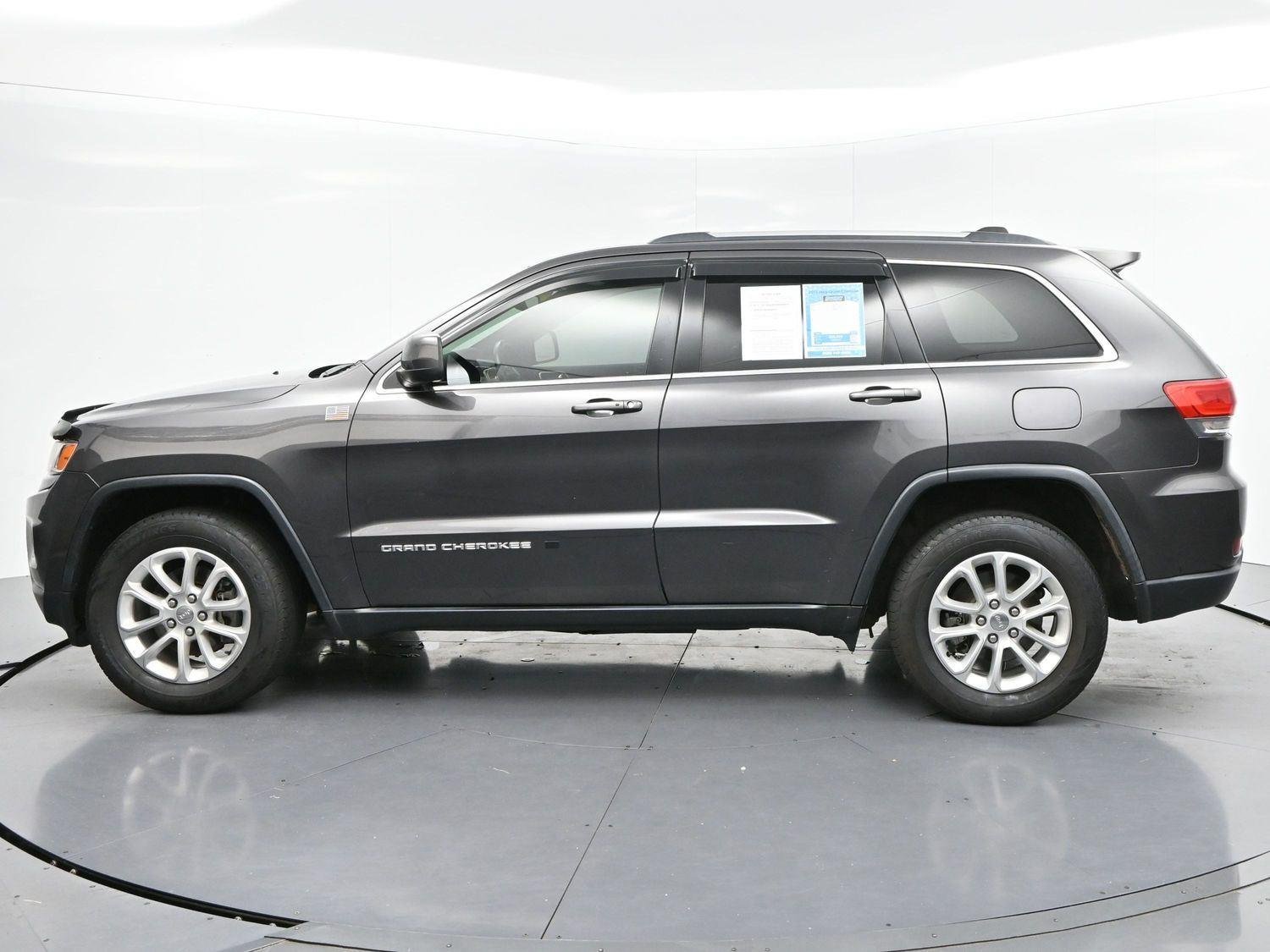 Used 2016 Granite Crystal Metallic Clearcoat Jeep Laredo image 4
