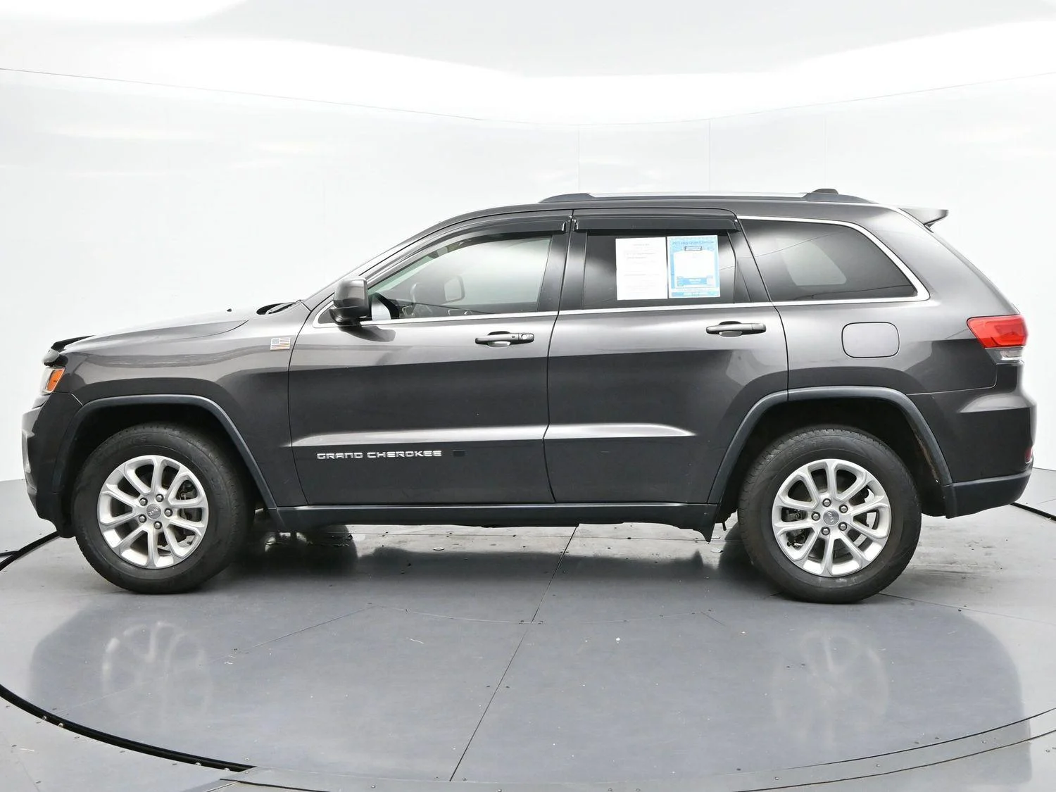 Used 2016  Jeep  image 4