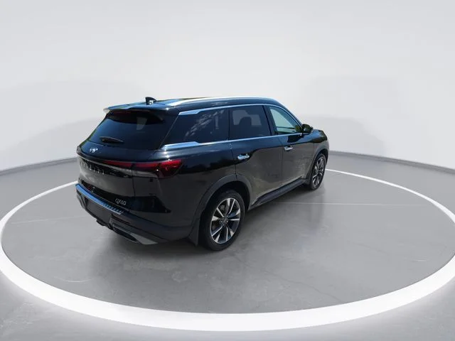 Used 2022 Black INFINITI LUXE image 7