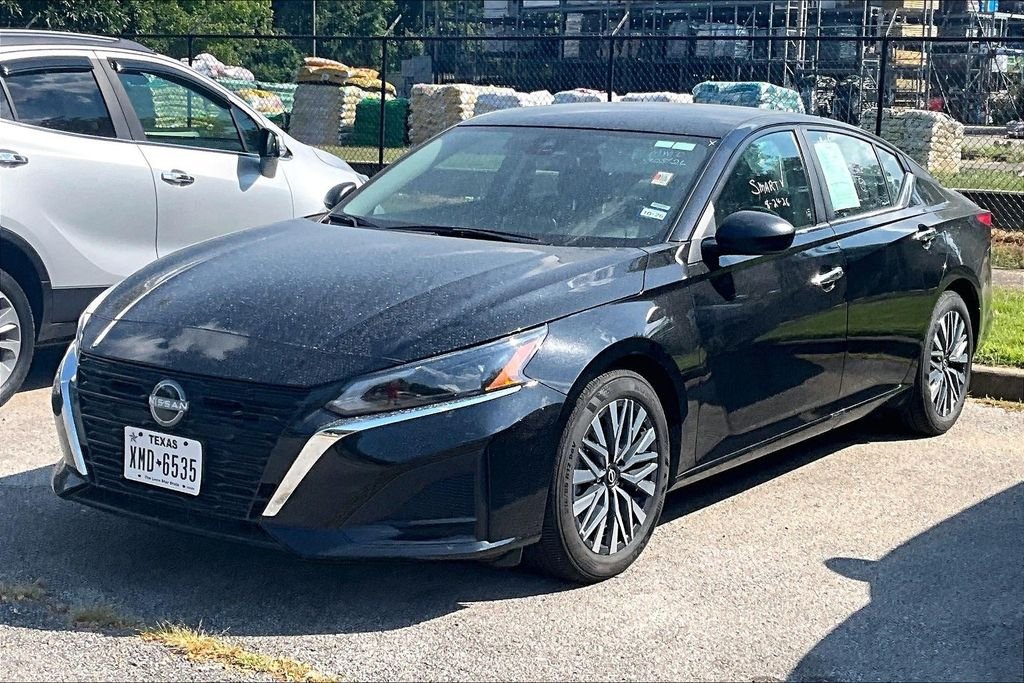 Used 2025 Black Nissan 2.5 SV image 3