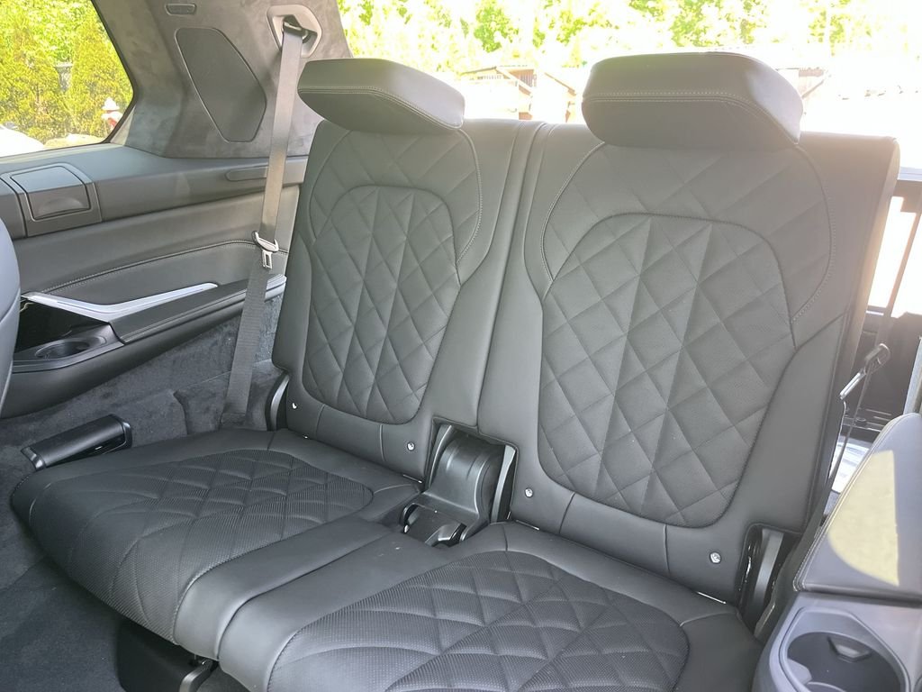 Used 2027 Blue BMW xDrive40i image 24