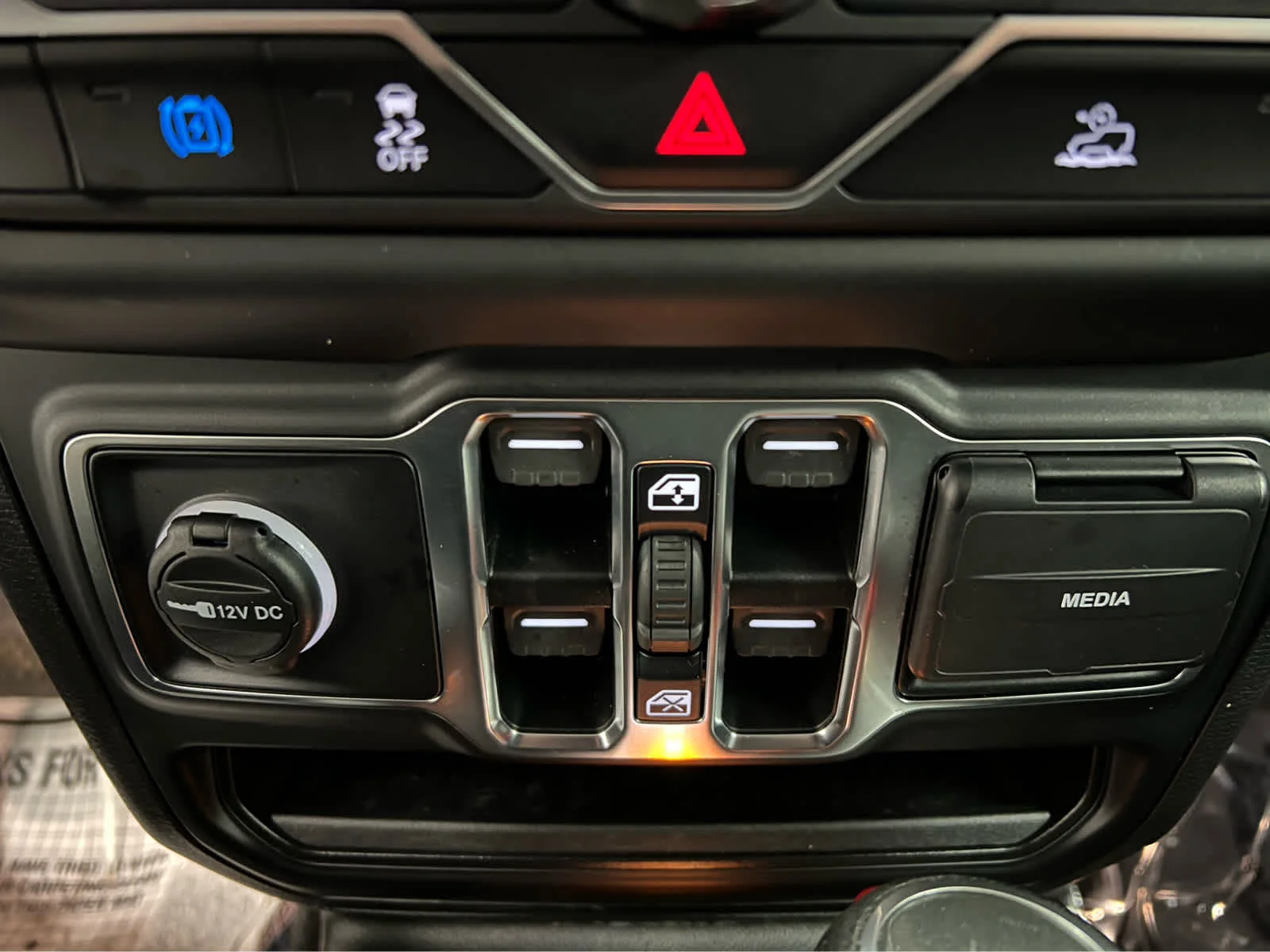 Used 2023 Bright White Clearcoat Jeep  image 21