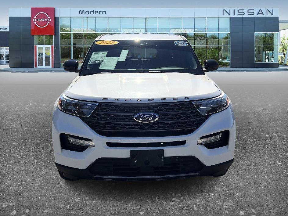 Used 2023 White Metallic Ford XLT image 2