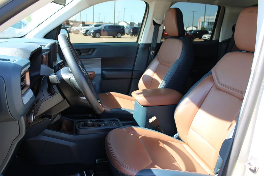 Used 2024  Ford Lariat image 6
