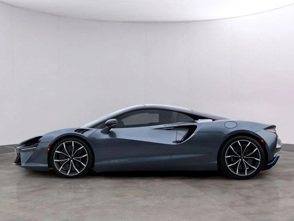 Used 2023 Saros McLaren TechLux image 4