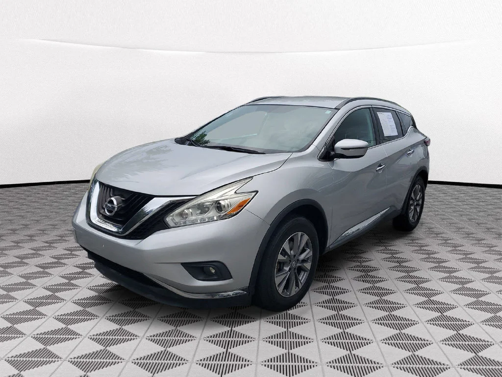 Used 2017 Silver Nissan SV image 3
