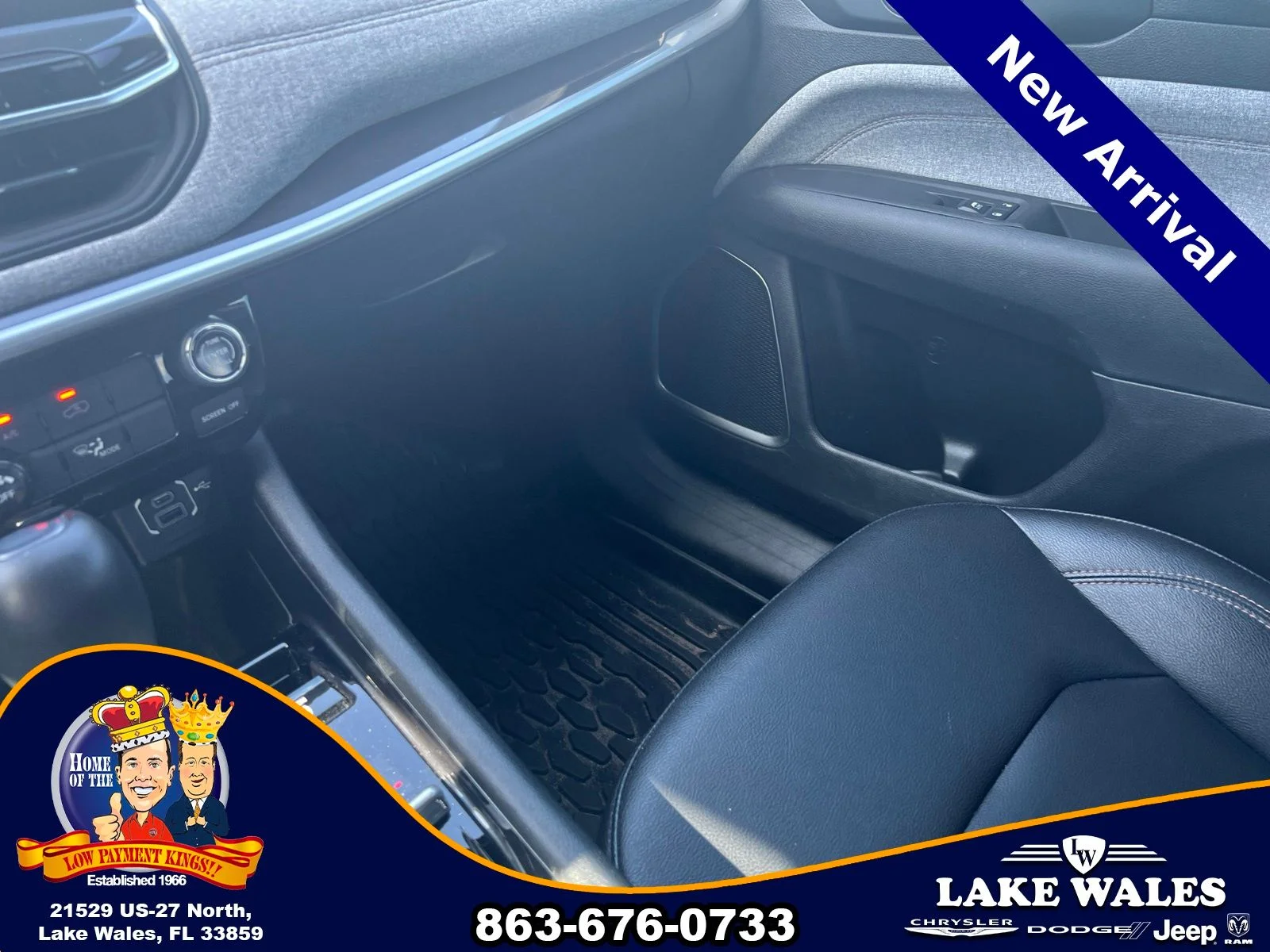 Used 2023 White Jeep Latitude Lux image 17