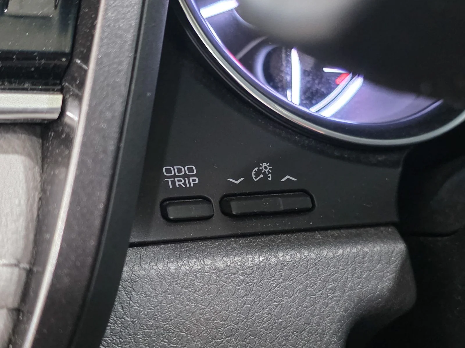 Used 2018 Gray Toyota LE image 25