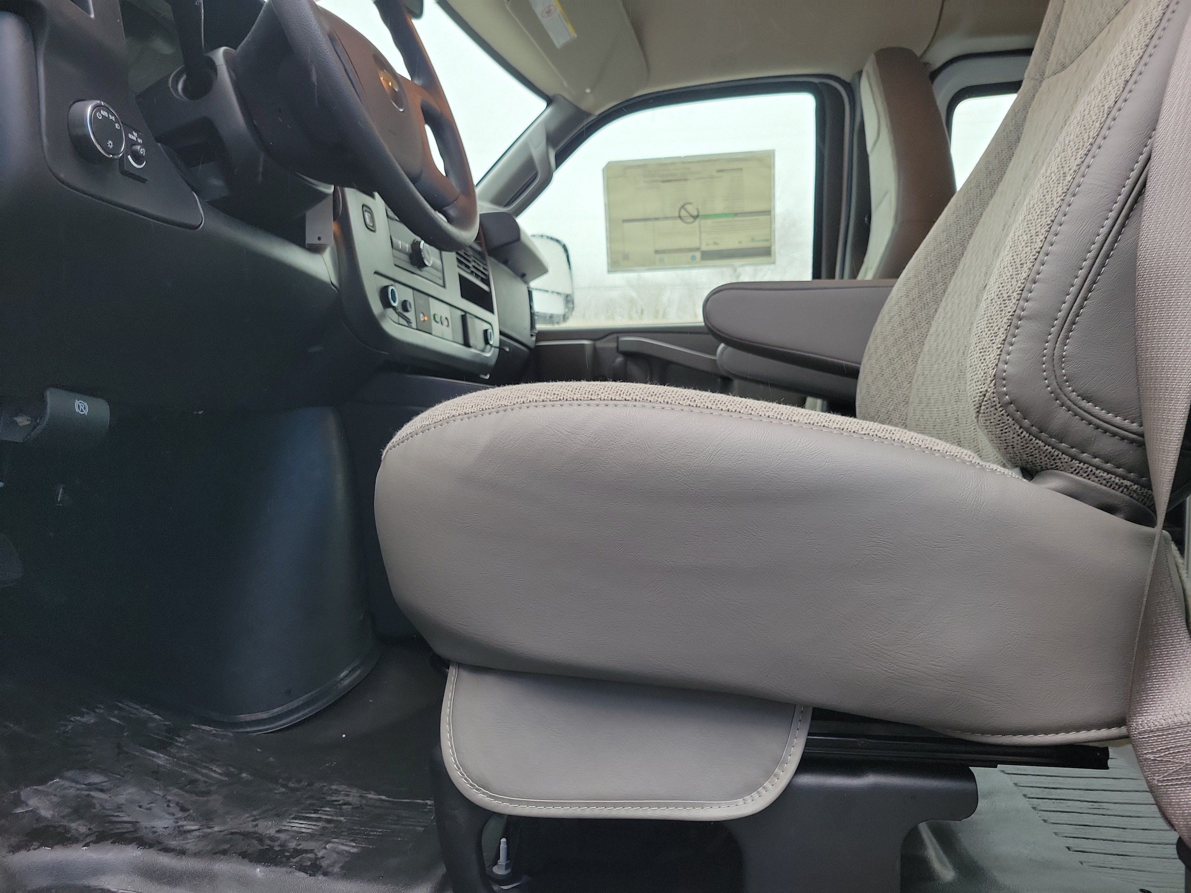 2025 Chevrolet Express Cargo Work Van - Photo 16