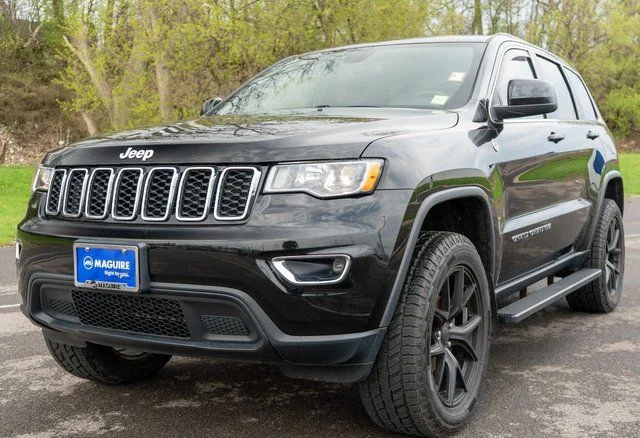 Used 2020 Black Jeep Laredo E image 2