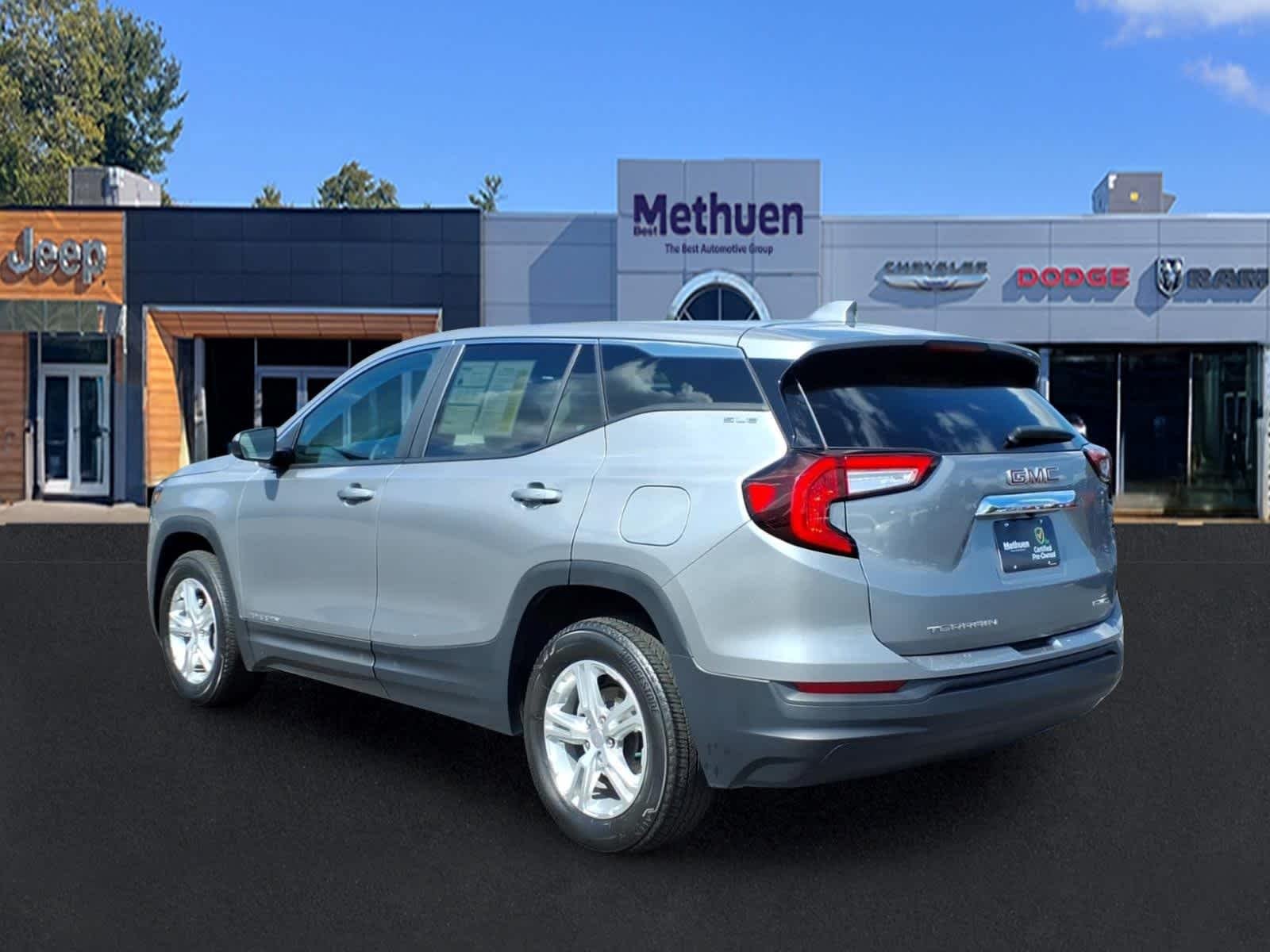 Used 2024 Sterling Metallic GMC SLE image 7