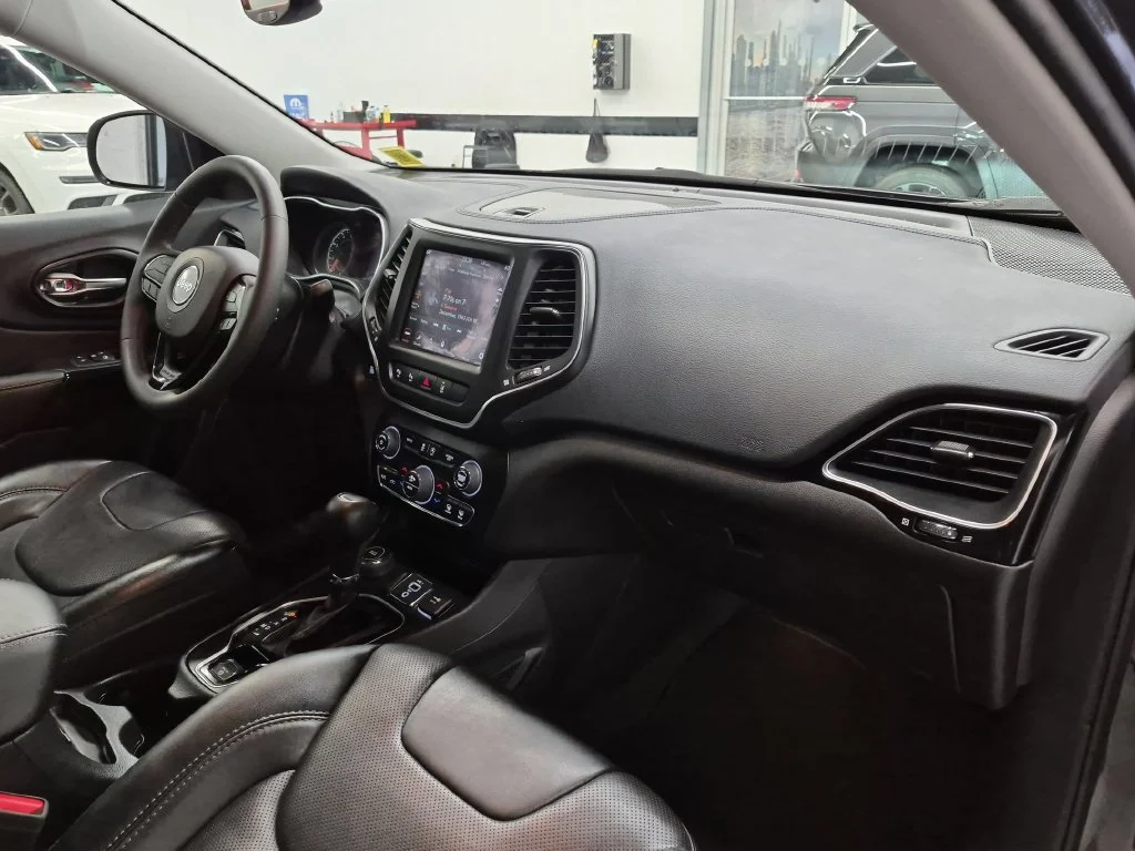 Used 2023 Gray Jeep Altitude image 26