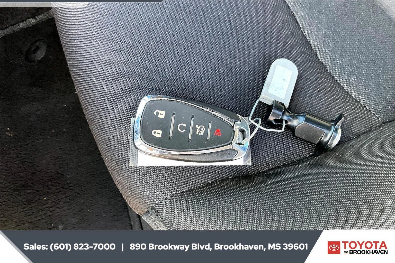 Used 2024 Lakeshore Blue Metallic Chevrolet LT image 9