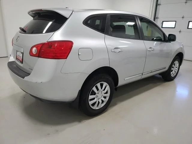 Used 2011 Brilliant Silver Nissan S image 5