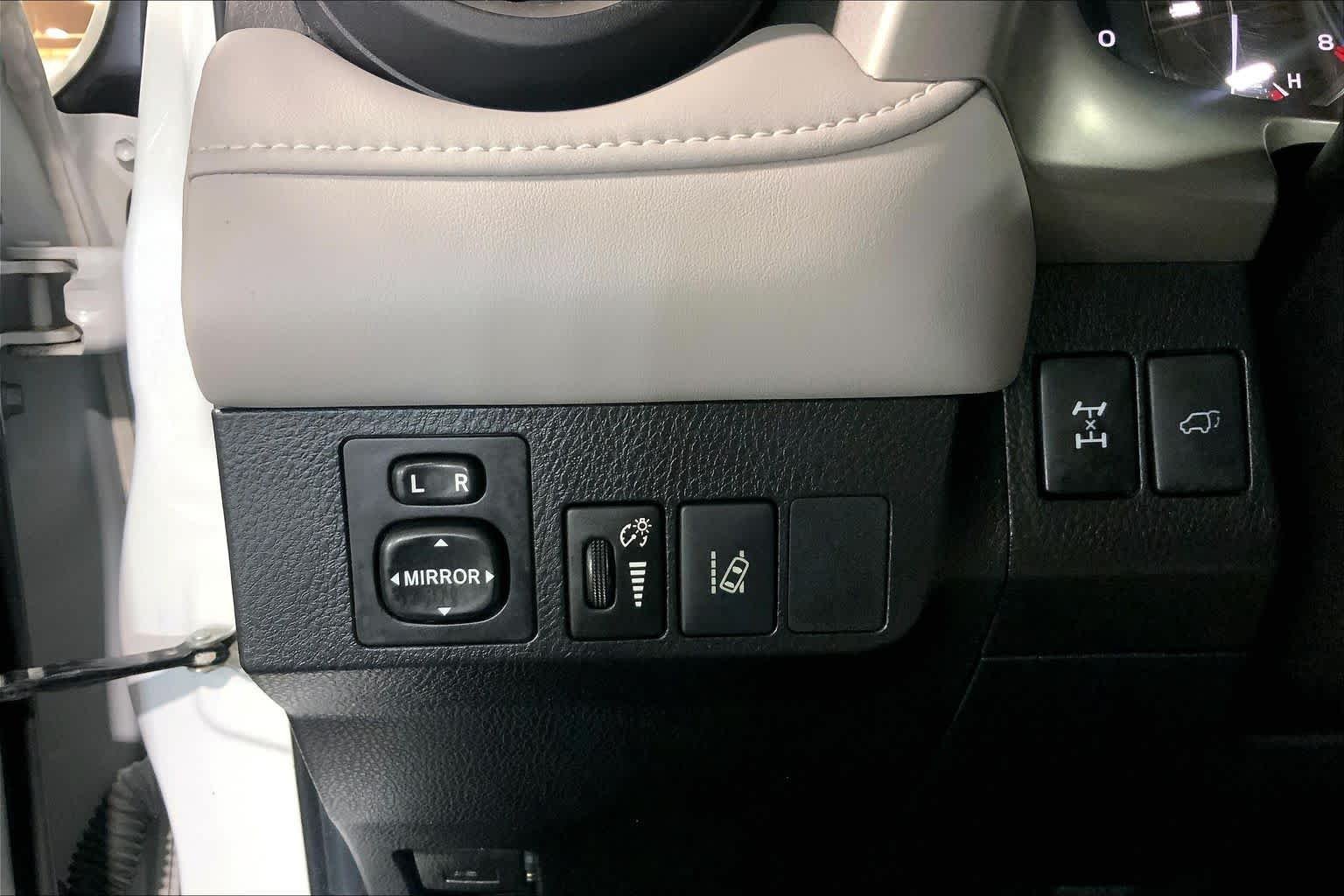 Used 2017 Blizzard Pearl Toyota Limited image 35