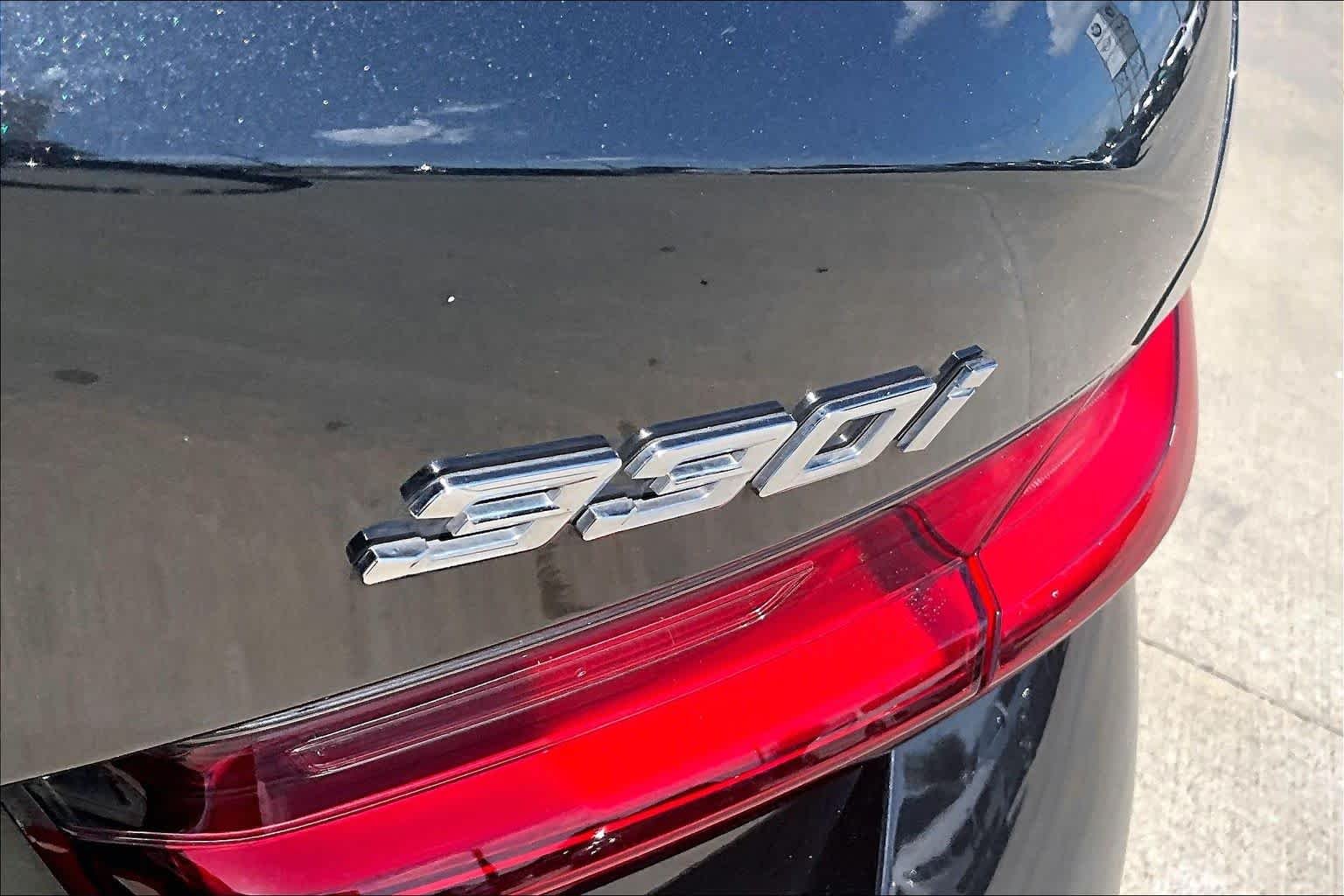 Used 2023 Black Sapphire Metallic BMW 330i image 9